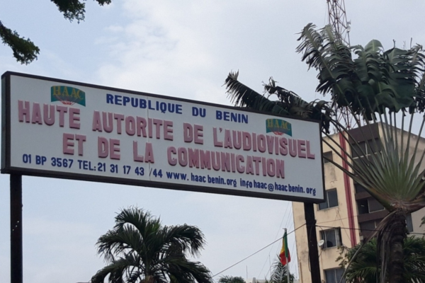 Bénin HAAC sanctions médias illégaux