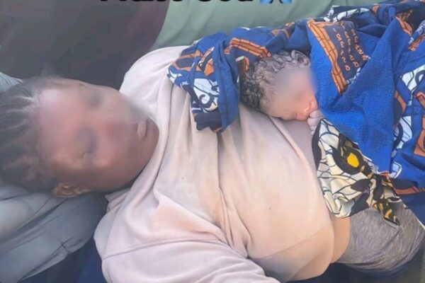 jeune femme naissance bateau de migrants