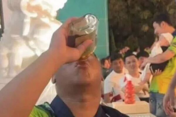 Thaïlande jeune de 21 ans défi mortel réseaux sociaux bouteille de whisky