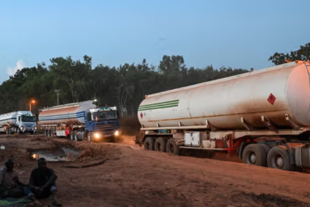 Crise de carburant : le Niger livre 82 camions-citernes au Mali