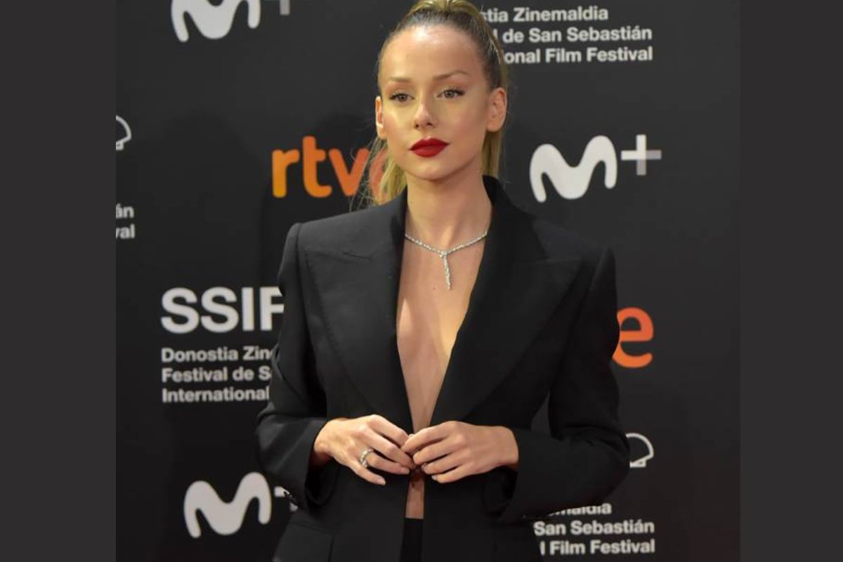 Ester Expósito actrice espagnole Paris Fashion Week