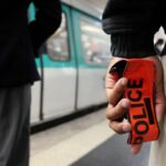 Paris adolescent machette métro 
