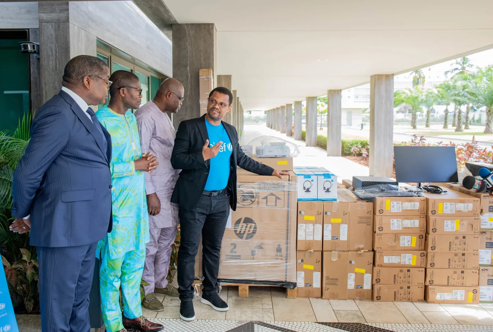 Bénin : l’Unicef remet 628 équipements informatiques pour accélérer la transformation numérique des écoles